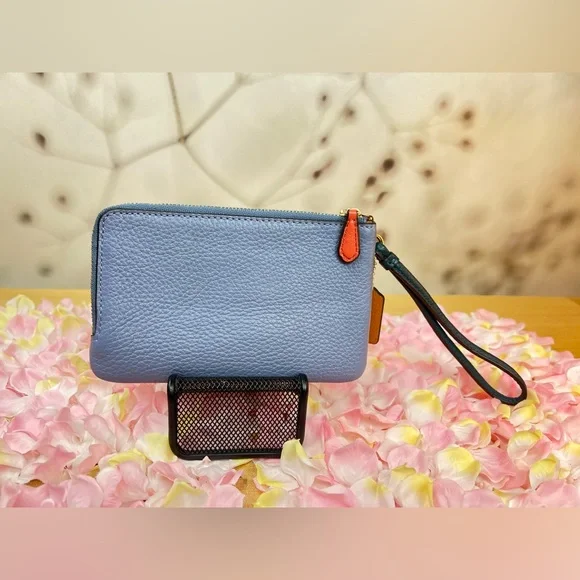 COACH Double Zipper Wristlet
Clutch Tan cream and blue Pebble Leather - Picture 3 of 12